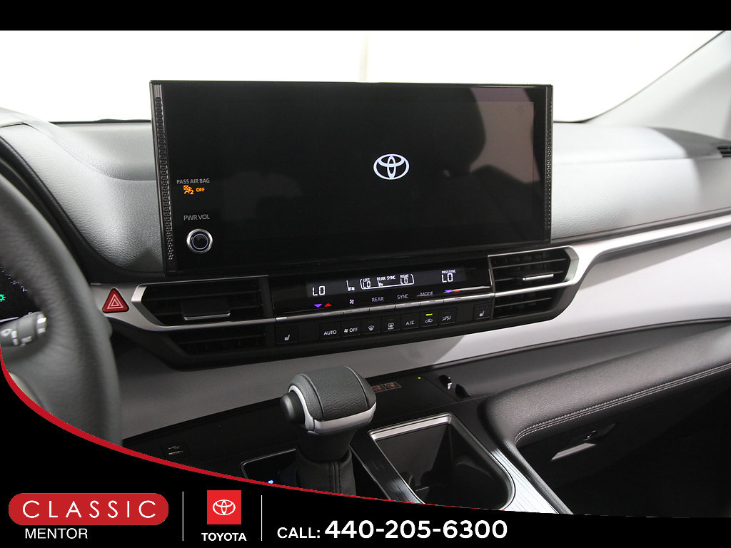 Used 2026 Toyota Sienna XLE FWD image 9