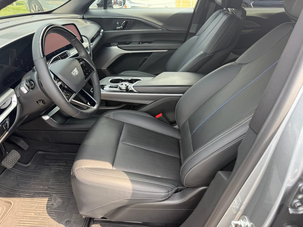 Used 2024 Cadillac Lyriq Sport AWD/4WD image 3