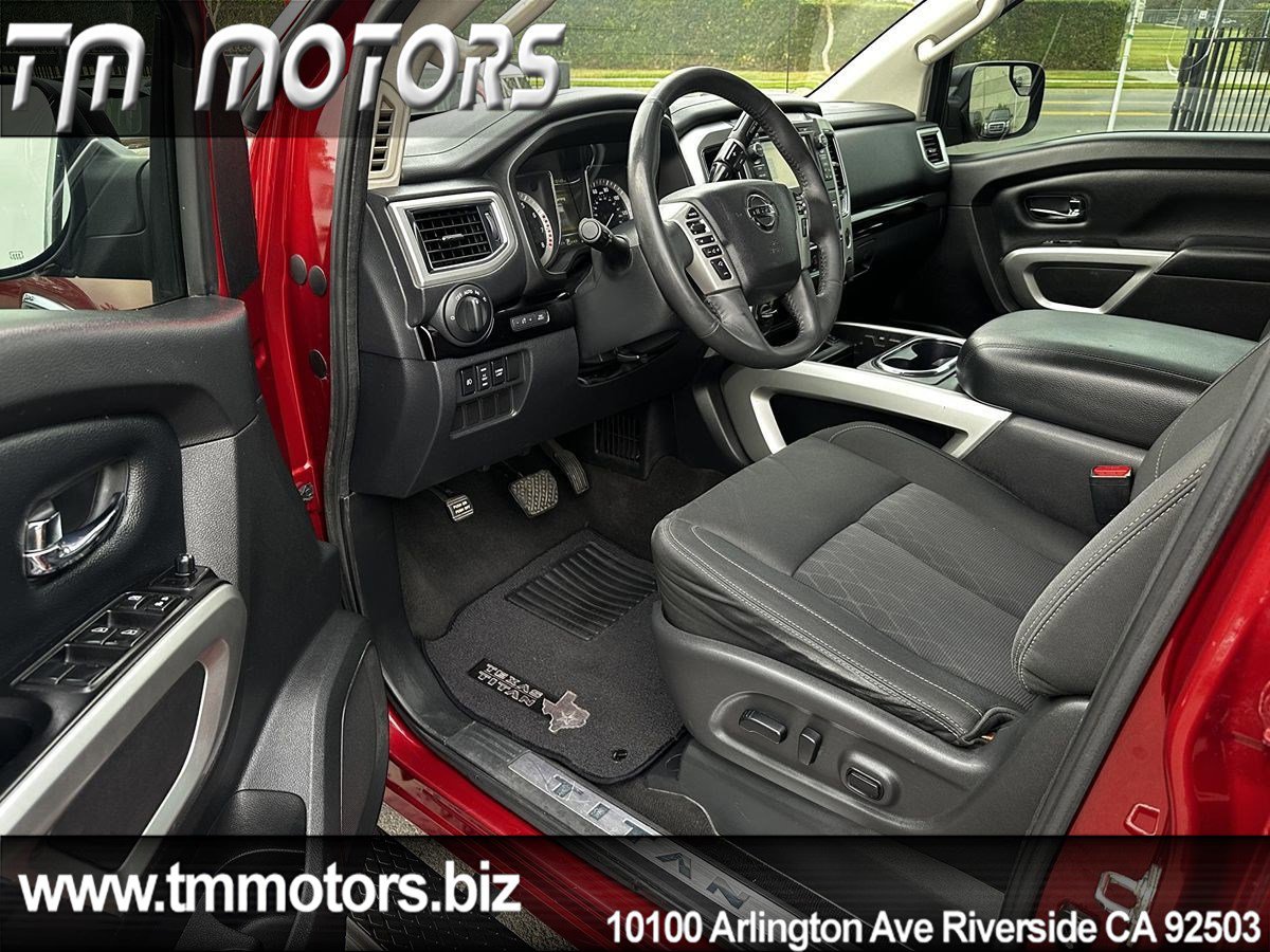 Used 2017 Nissan Titan SV image 6