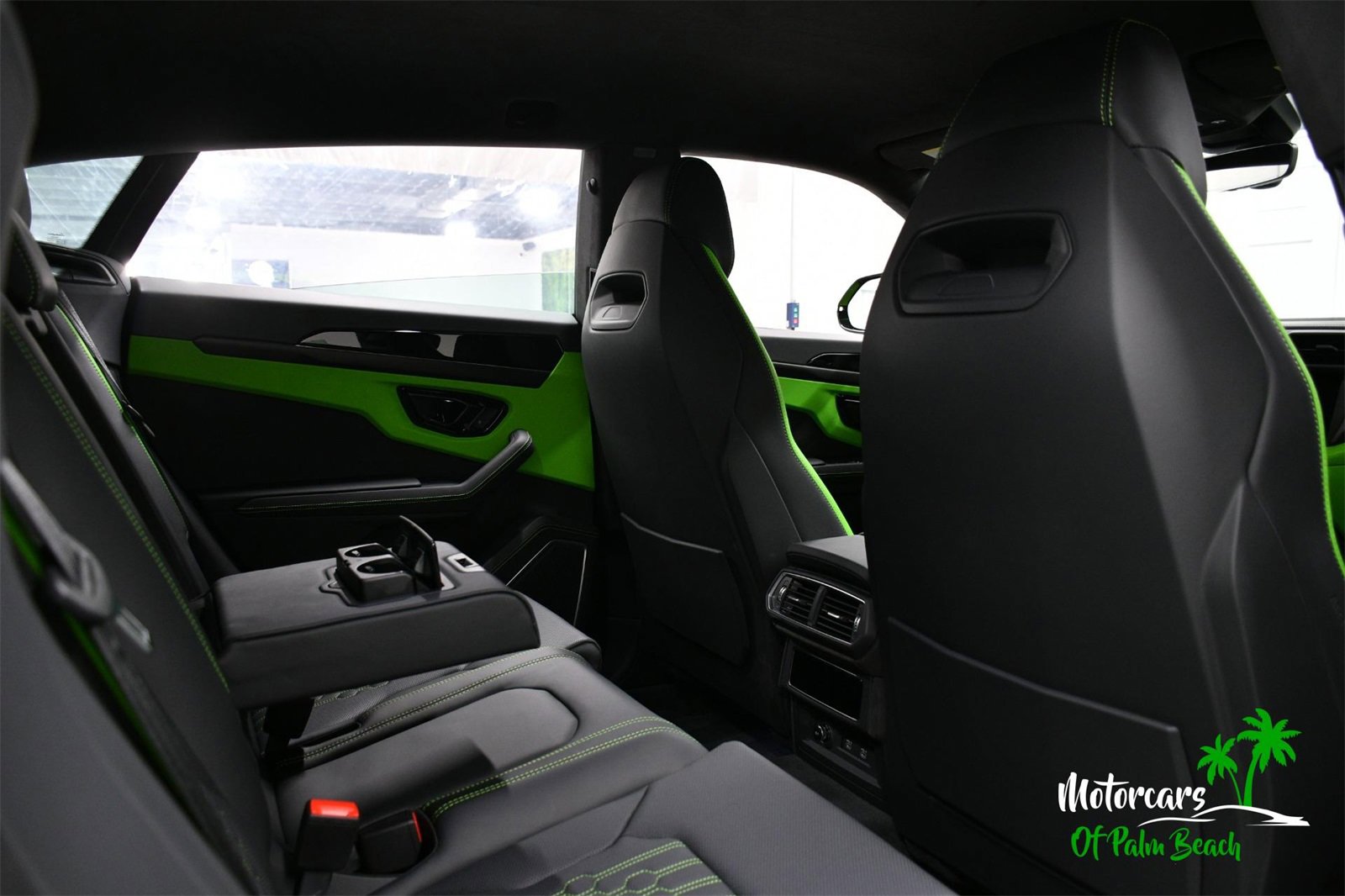 Used 2025 Lamborghini Urus SE image 48