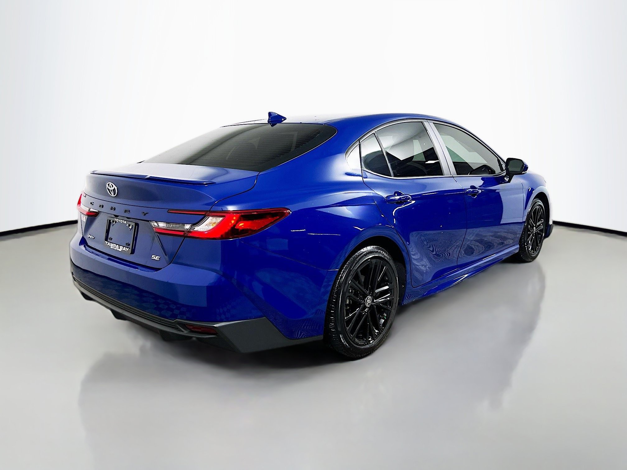 Used 2025 Toyota Camry SE w/ Convenience Package FWD image 4