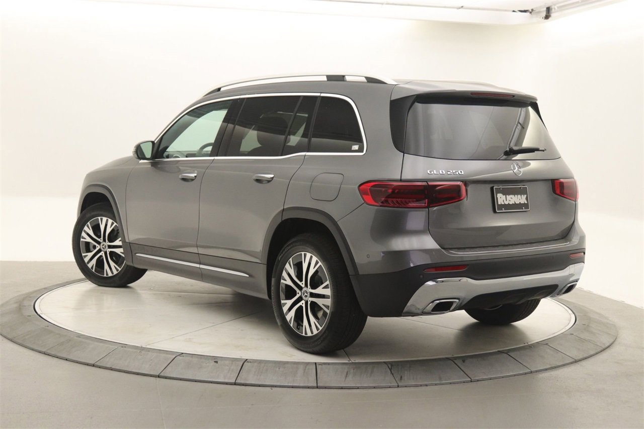 New 2026 Mercedes-Benz GLB 250 image 2