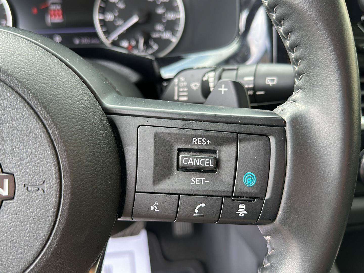Used 2025 Nissan Pathfinder SV AWD/4WD image 13