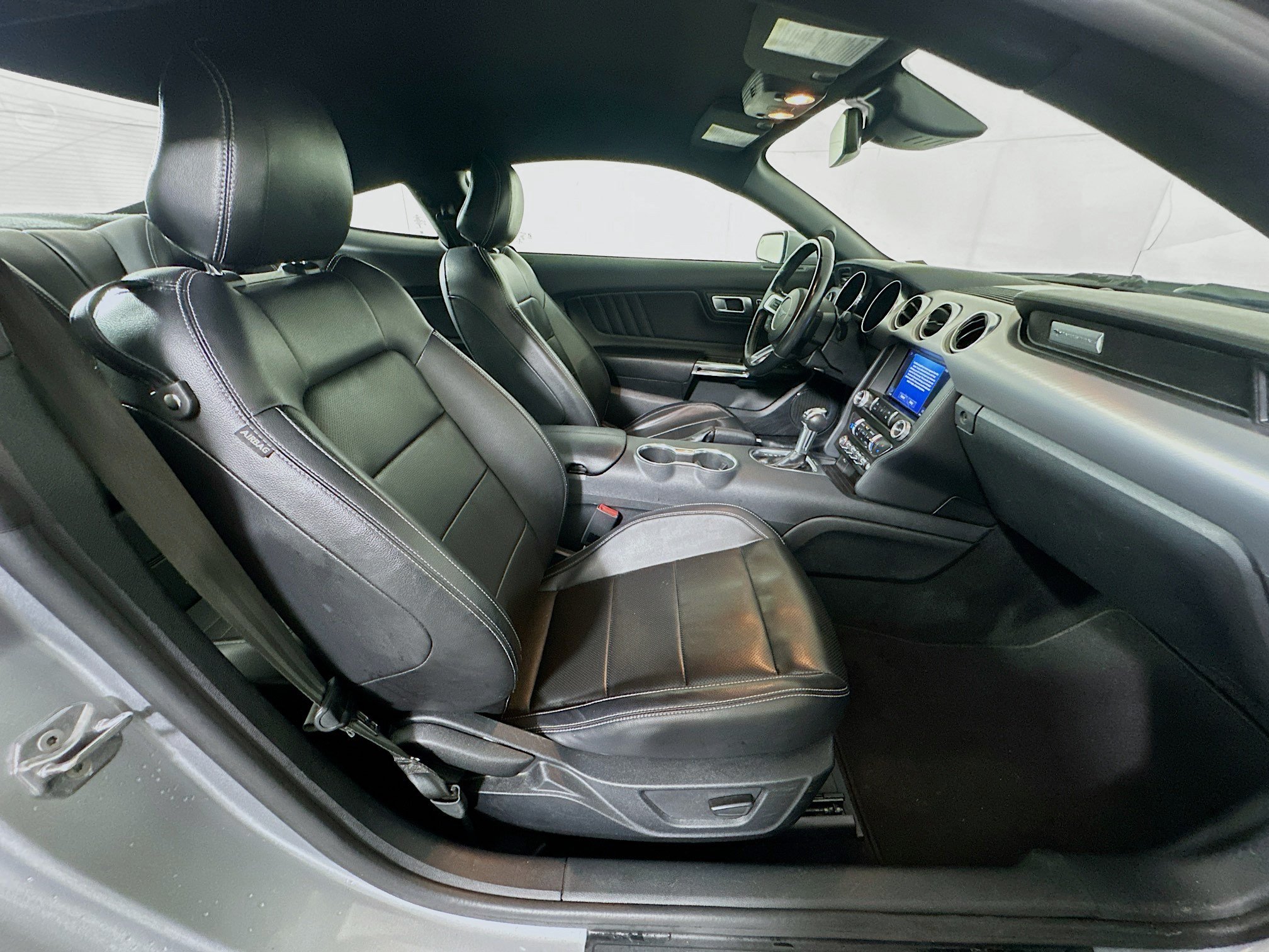 Used 2022 Ford Mustang Premium RWD image 29