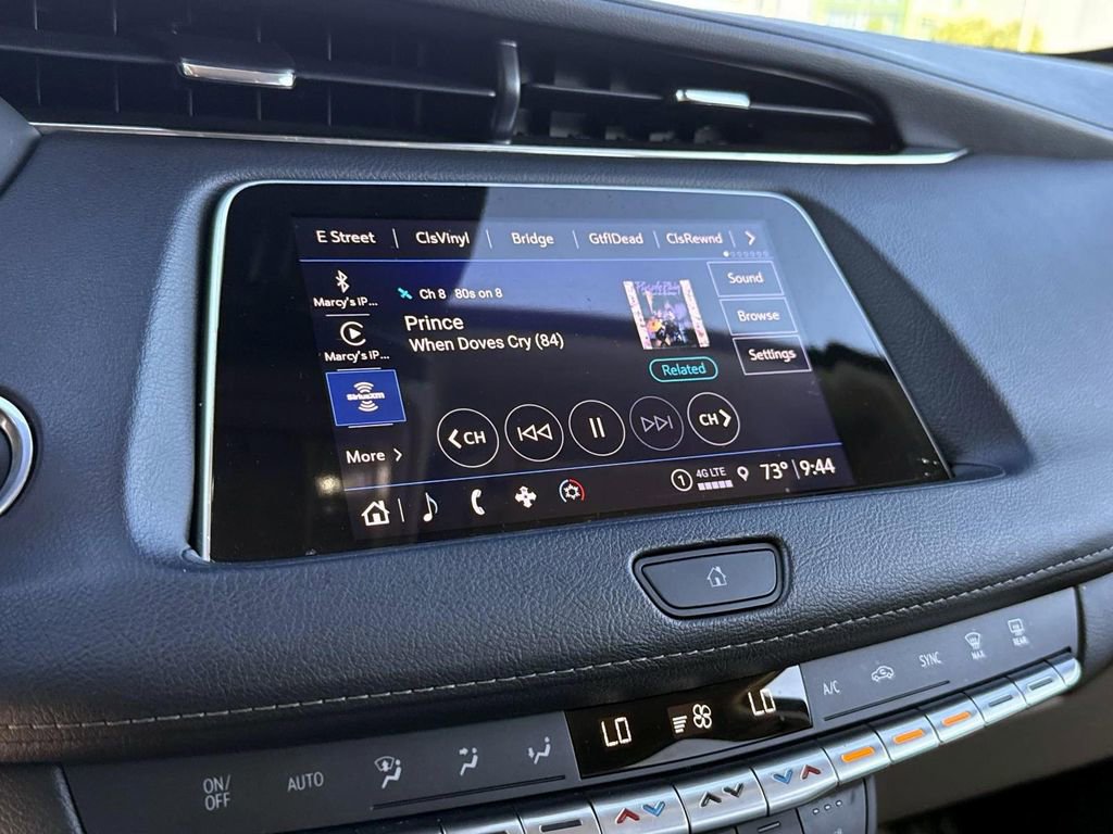 Used 2023 Cadillac XT4 Luxury w/ Cold Weather Package FWD image 29