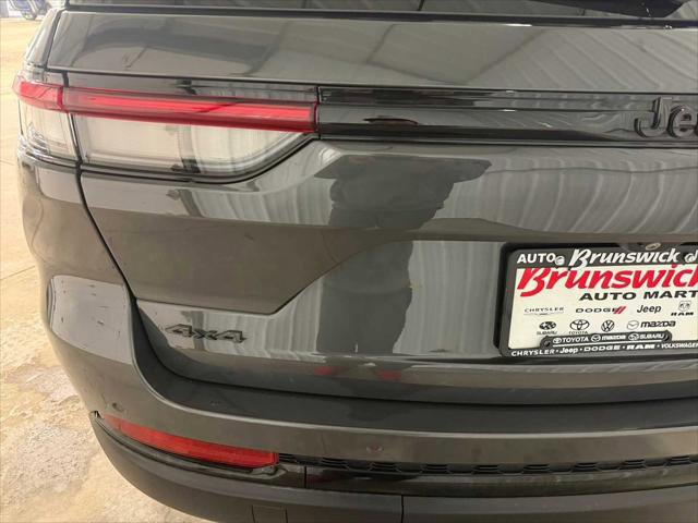 Certified 2020 Jeep Grand Cherokee Laredo w/ Quick Order Package 2BN North AWD/4WD image 17