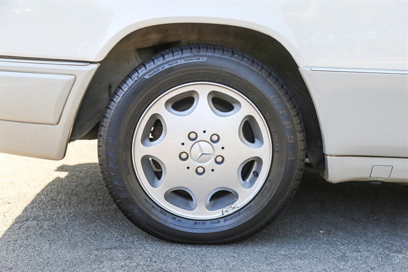 Used 1995 Mercedes-Benz E 320 Convertible image 42