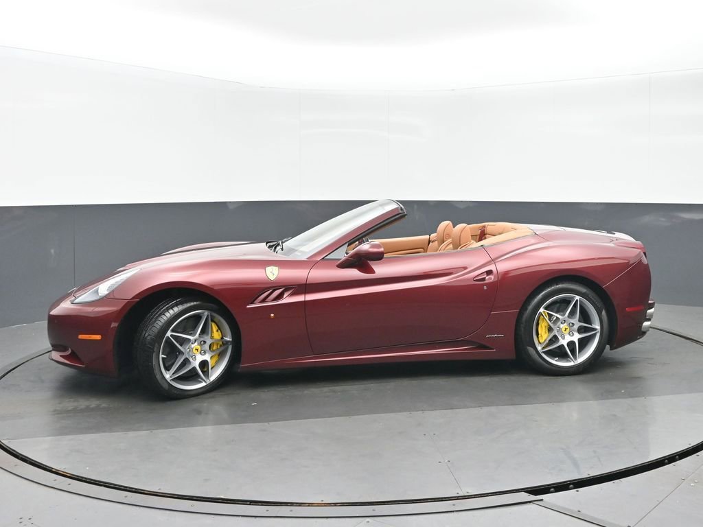 Used 2010 Ferrari California RWD image 6