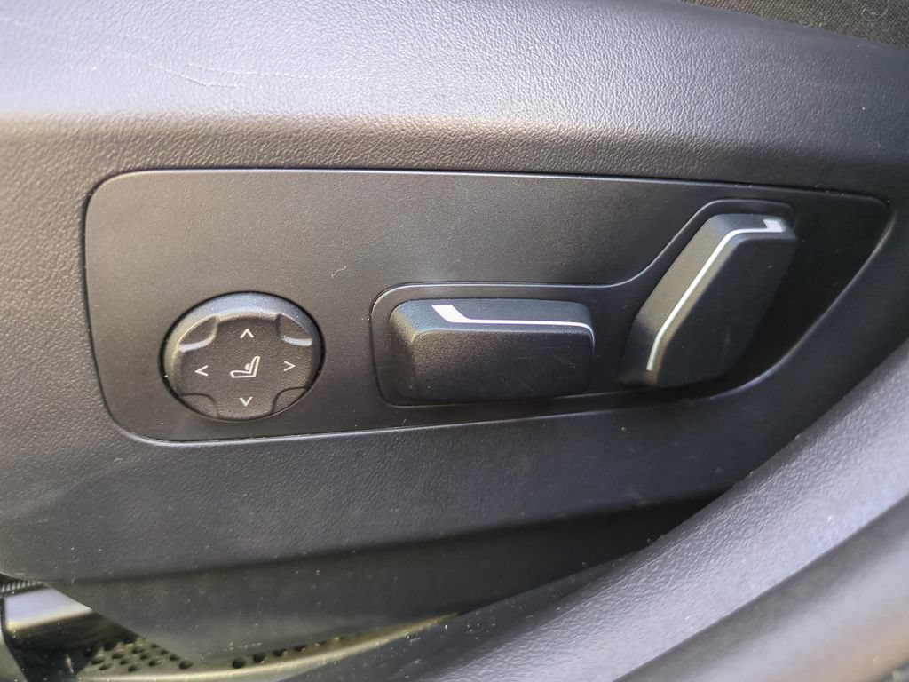 Used 2026 BMW 530i xDrive AWD/4WD image 15
