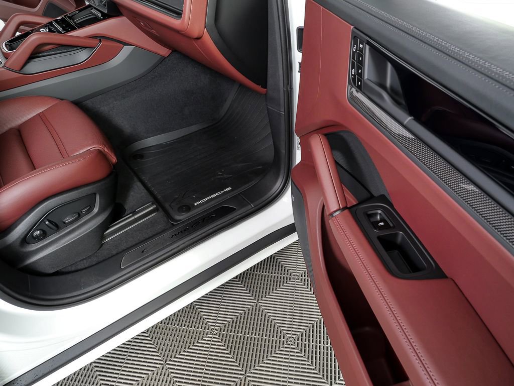 New 2026 Porsche Cayenne GTS image 27