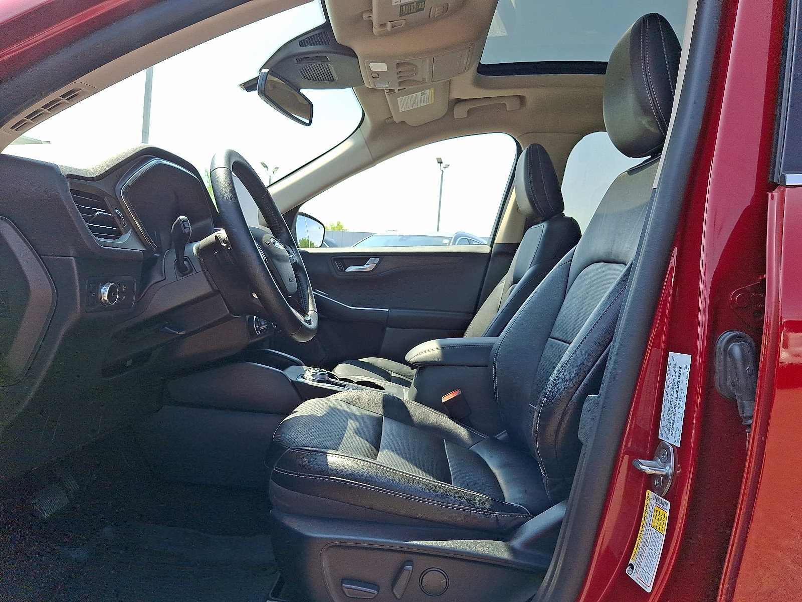 Used 2020 Ford Escape Titanium image 13