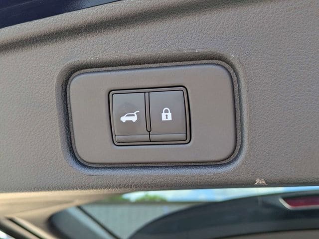 Used 2025 Nissan Pathfinder SL FWD image 15