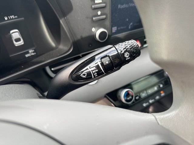 Used 2023 Hyundai Elantra SEL image 21