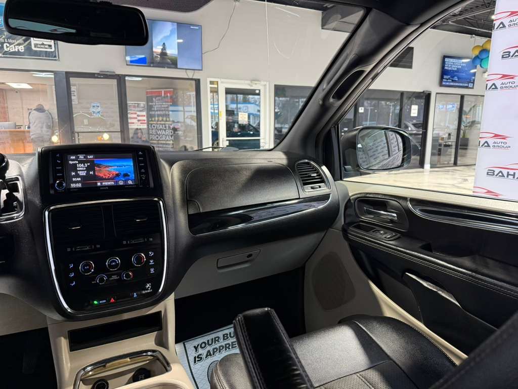 Used 2019 Dodge Grand Caravan SXT FWD image 25