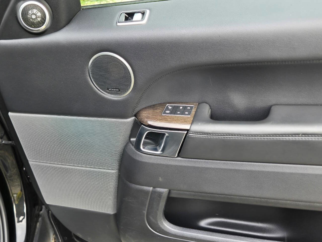 Used 2018 Land Rover Range Rover Sport HSE image 28