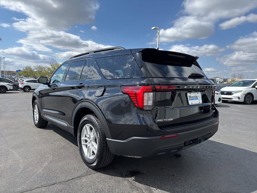 Used 2025 Ford Explorer Active AWD/4WD image 5