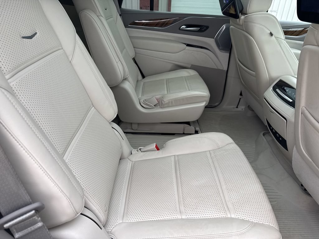 Used 2023 Cadillac Escalade Premium Luxury Platinum w/ Heavy-Duty Trailer Package AWD/4WD image 27