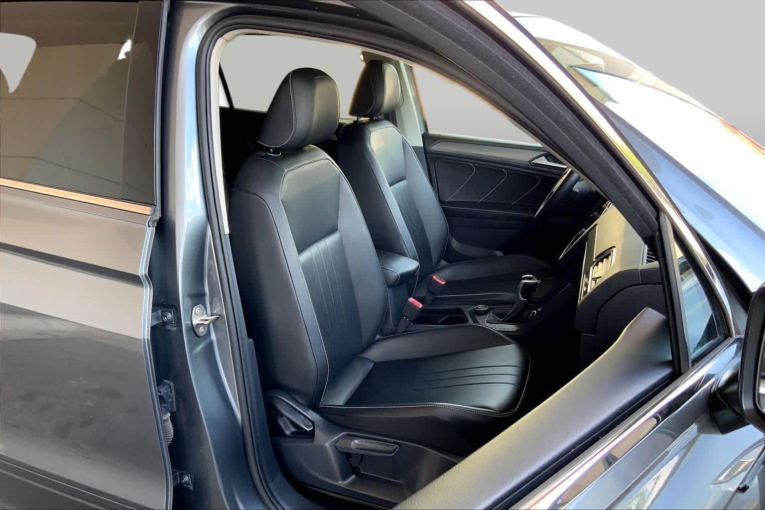Used 2024 Volkswagen Tiguan SE AWD/4WD image 9