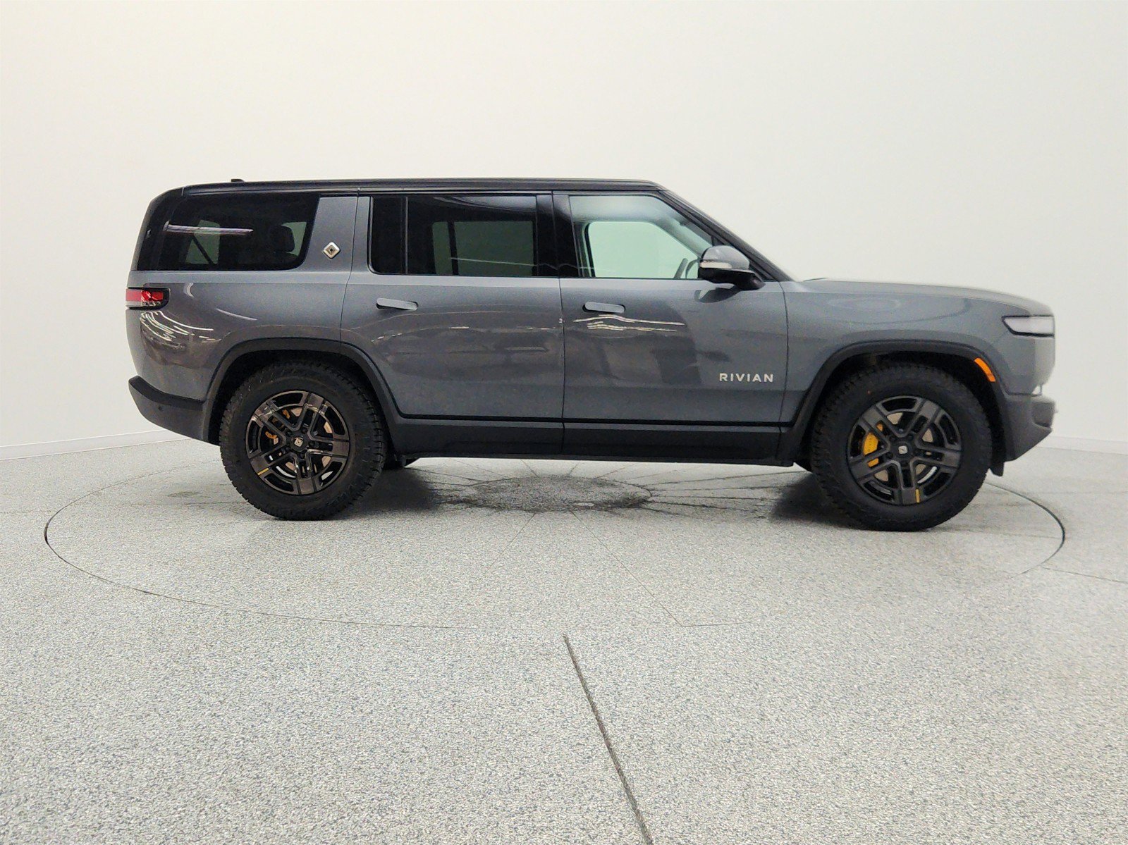 Used 2024 Rivian R1S Adventure AWD/4WD image 4