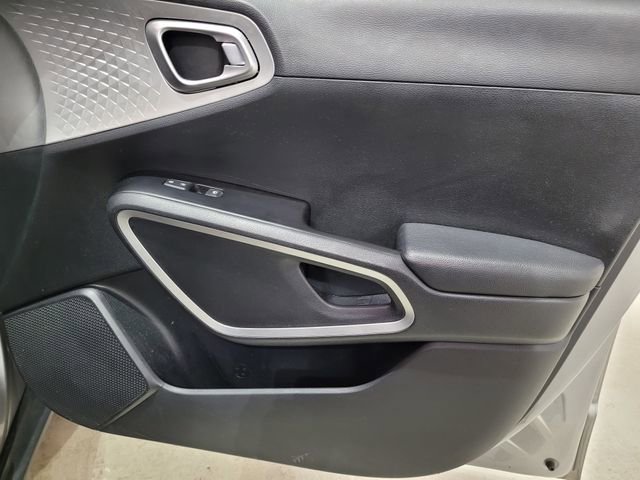 Used 2023 Kia Soul LX w/ LX Technology Package image 43