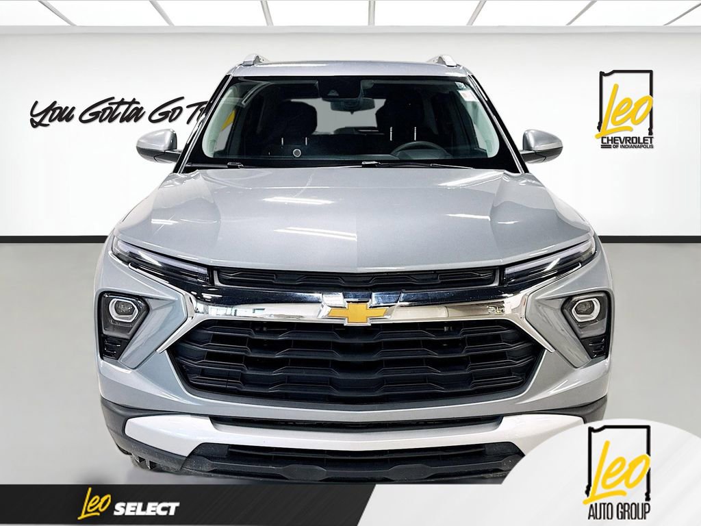 Used 2025 Chevrolet TrailBlazer LT image 2