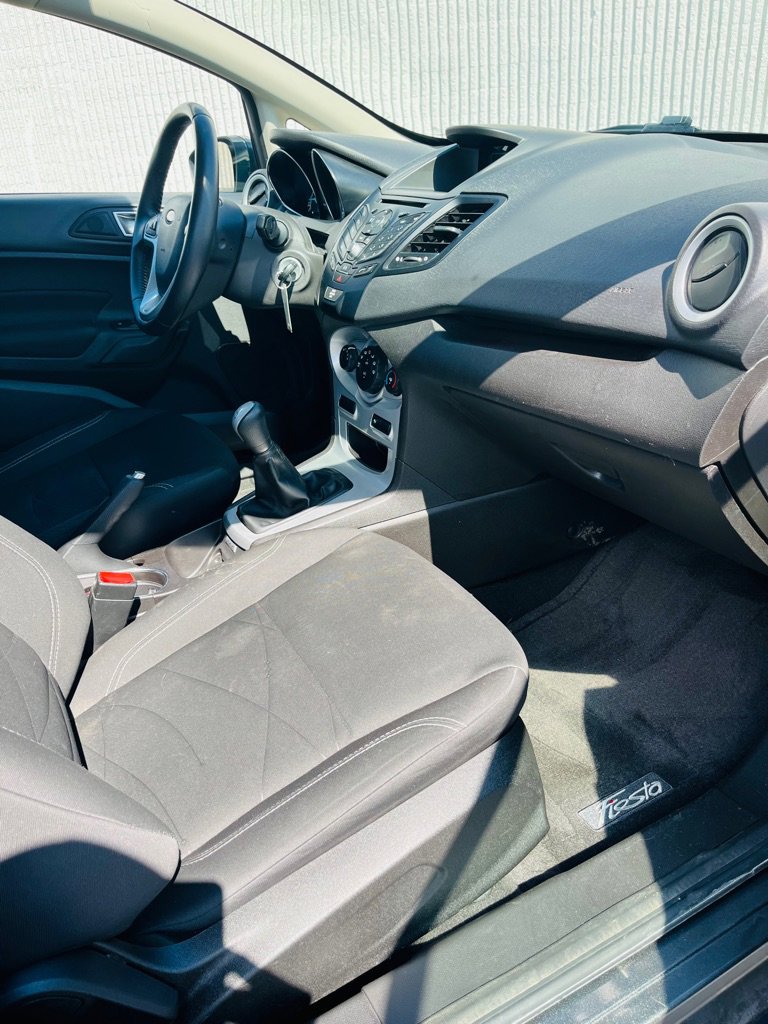 Used 2016 Ford Fiesta SE image 8