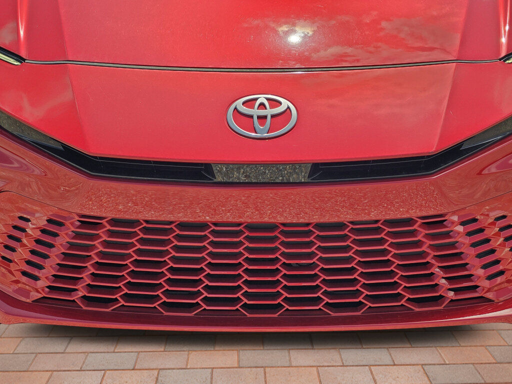 Used 2025 Toyota Camry XSE FWD image 3