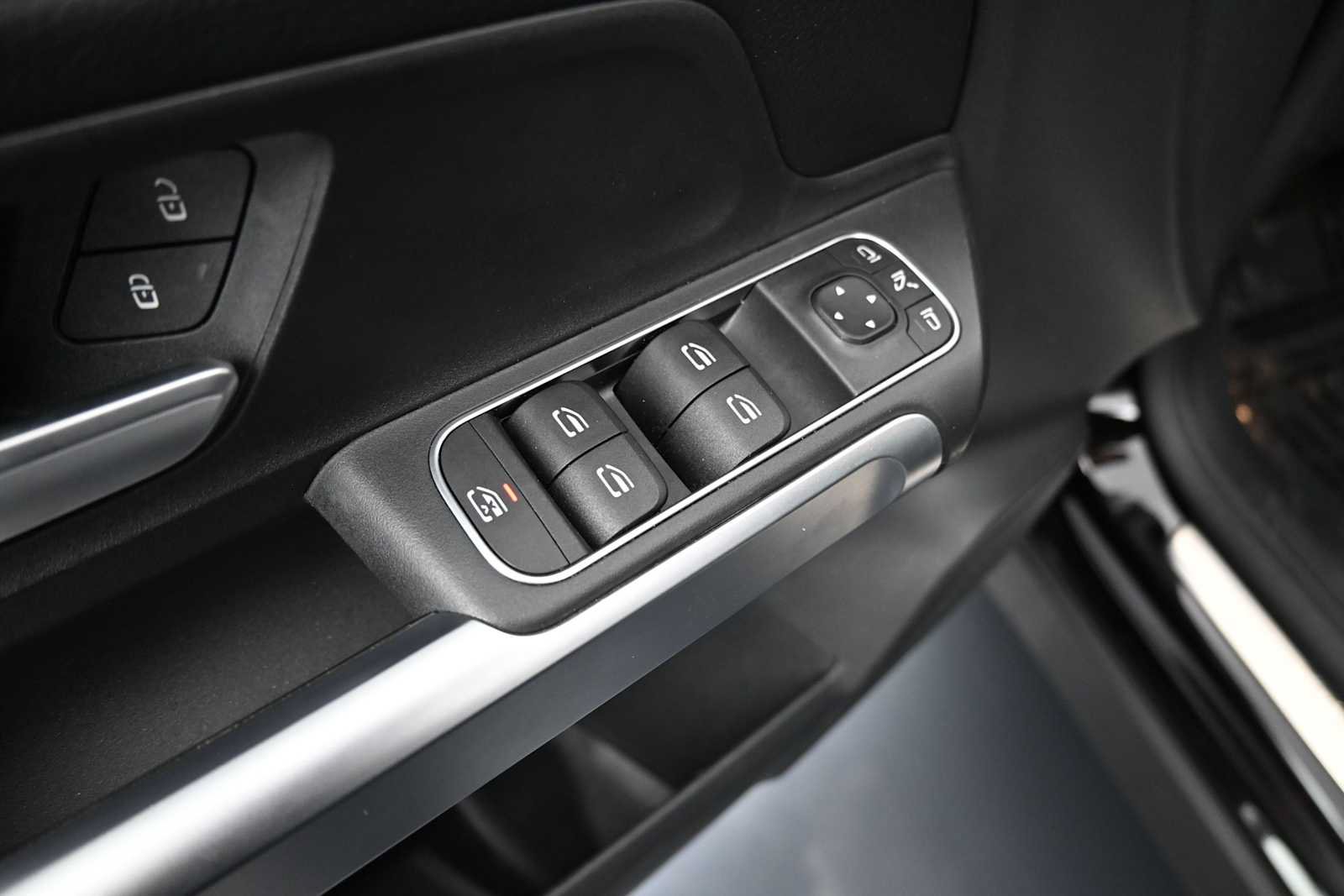 Used 2022 Mercedes-Benz GLB 250 image 8
