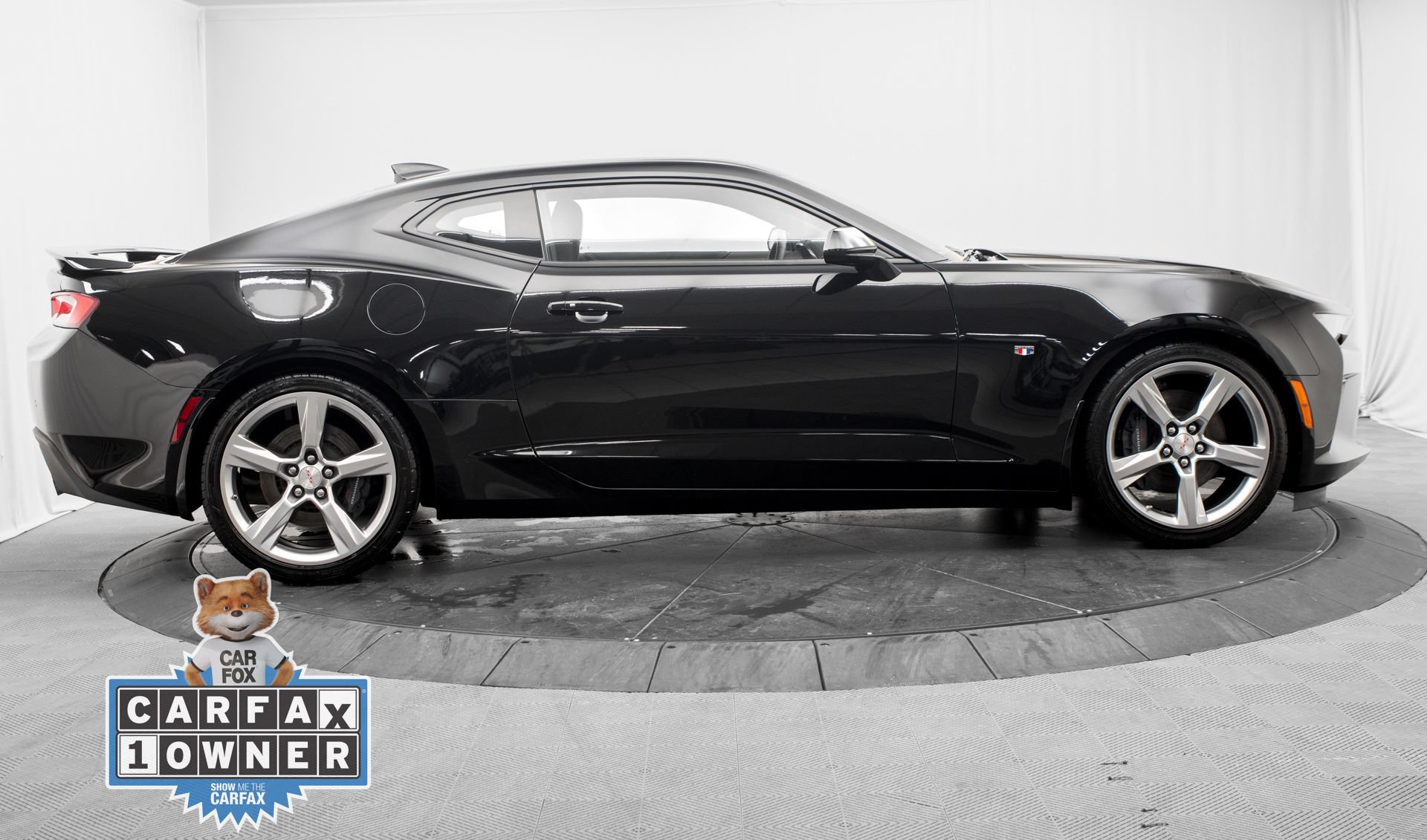 Used 2018 Chevrolet Camaro SS RWD image 2