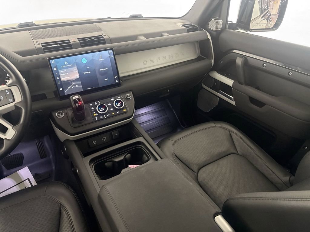 Used 2023 Land Rover Defender 130 SE image 22