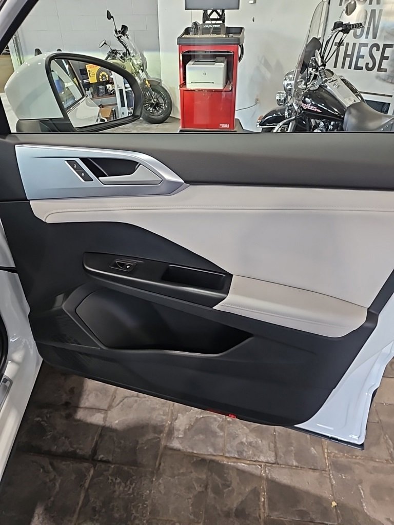 New 2026 Volkswagen Taos SE image 11