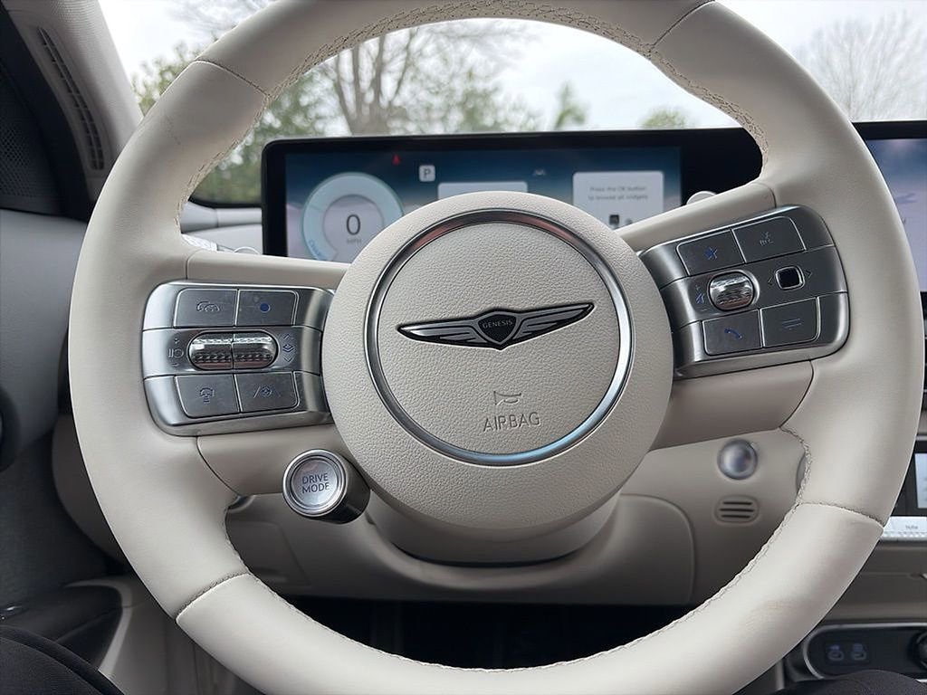 Used 2025 Genesis GV60 RWD image 12