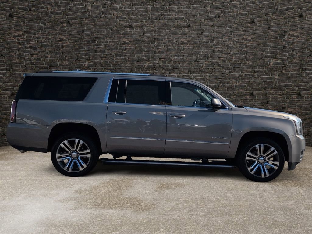 Used 2019 GMC Yukon XL Denali w/ Denali Ultimate Package image 3