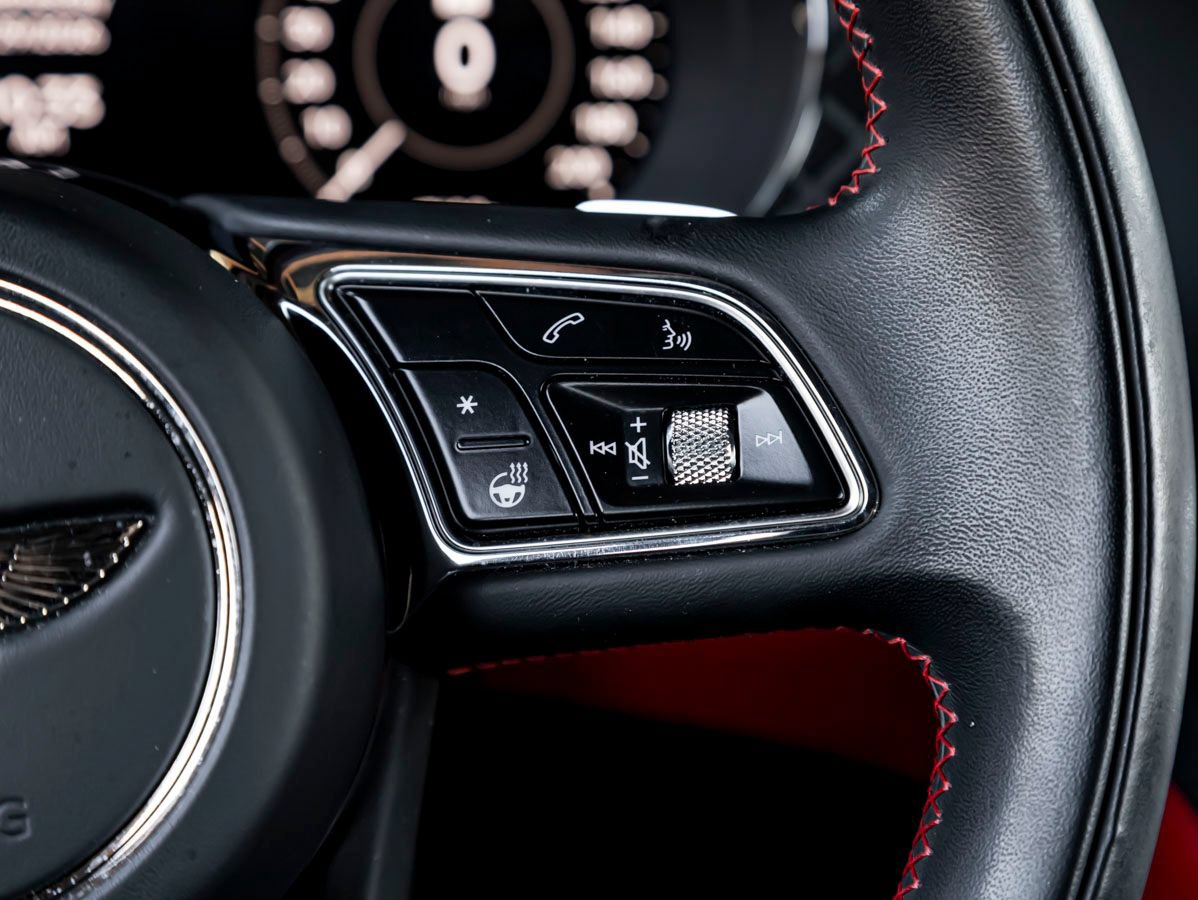 Certified 2025 Bentley Bentayga AWD/4WD image 17