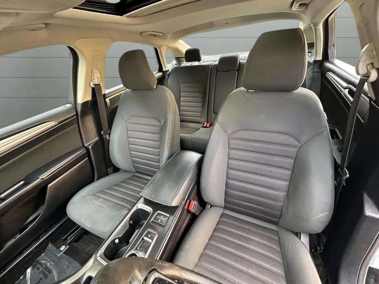 Used 2018 Ford Fusion SE image 34