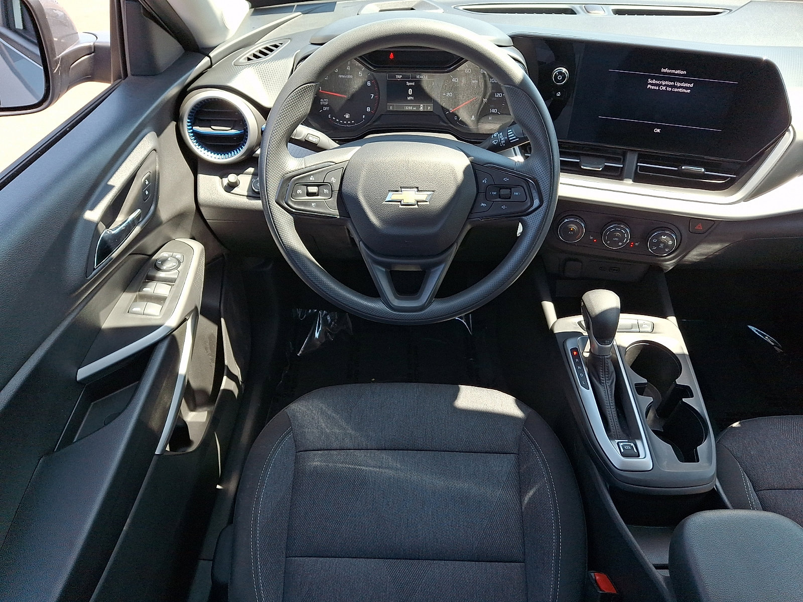 Certified 2024 Chevrolet Trax LS w/ LS Convenience Package FWD image 12