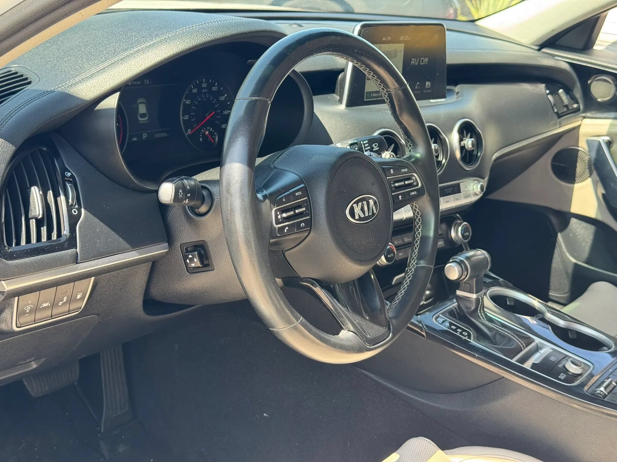 Used 2018 Kia Stinger Premium RWD image 17