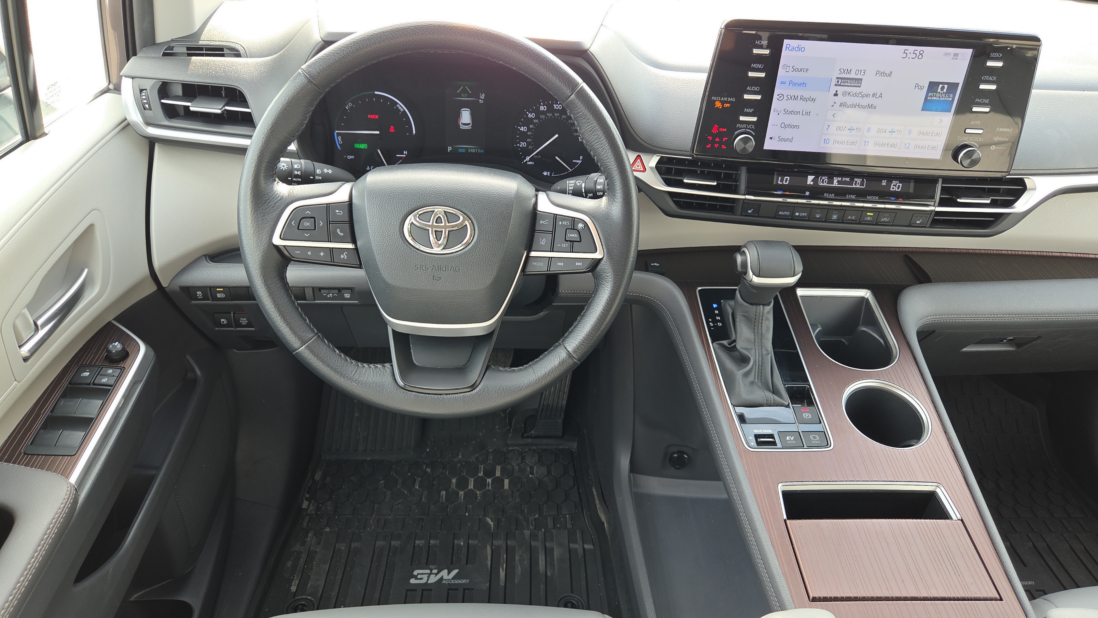 Certified 2024 Toyota Sienna XLE FWD image 16