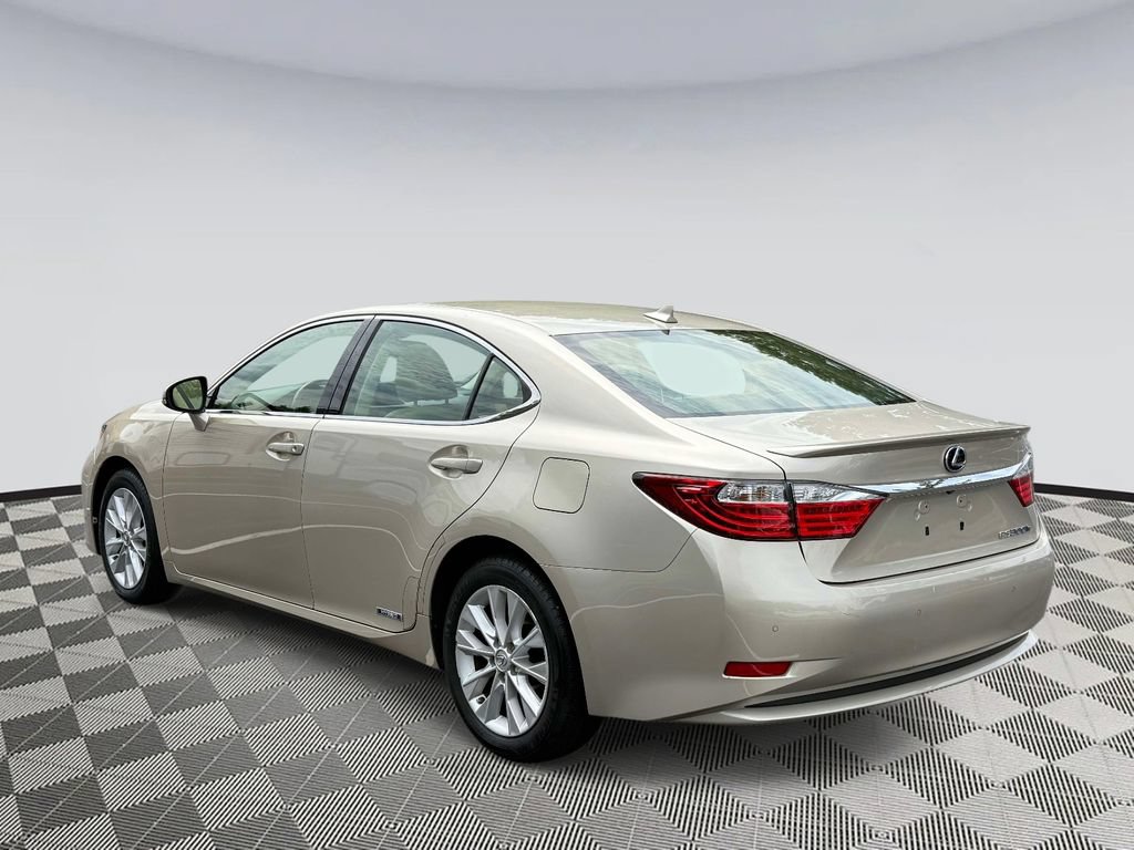 Used 2013 Lexus ES 300h w/ Luxury Pkg FWD image 4