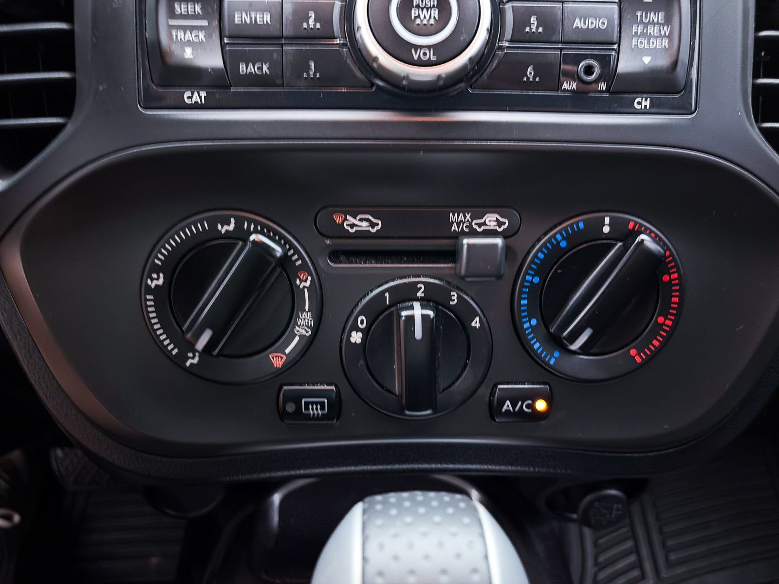 Used 2014 Nissan Juke S FWD image 15