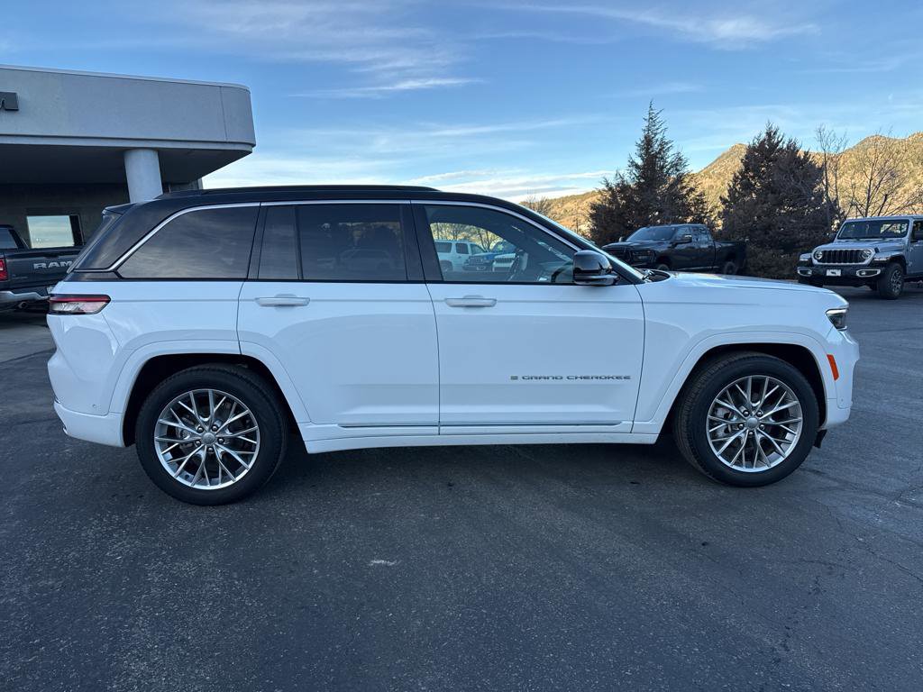 Certified 2025 Jeep Grand Cherokee Summit w/ Adv Protech Group IV image 8