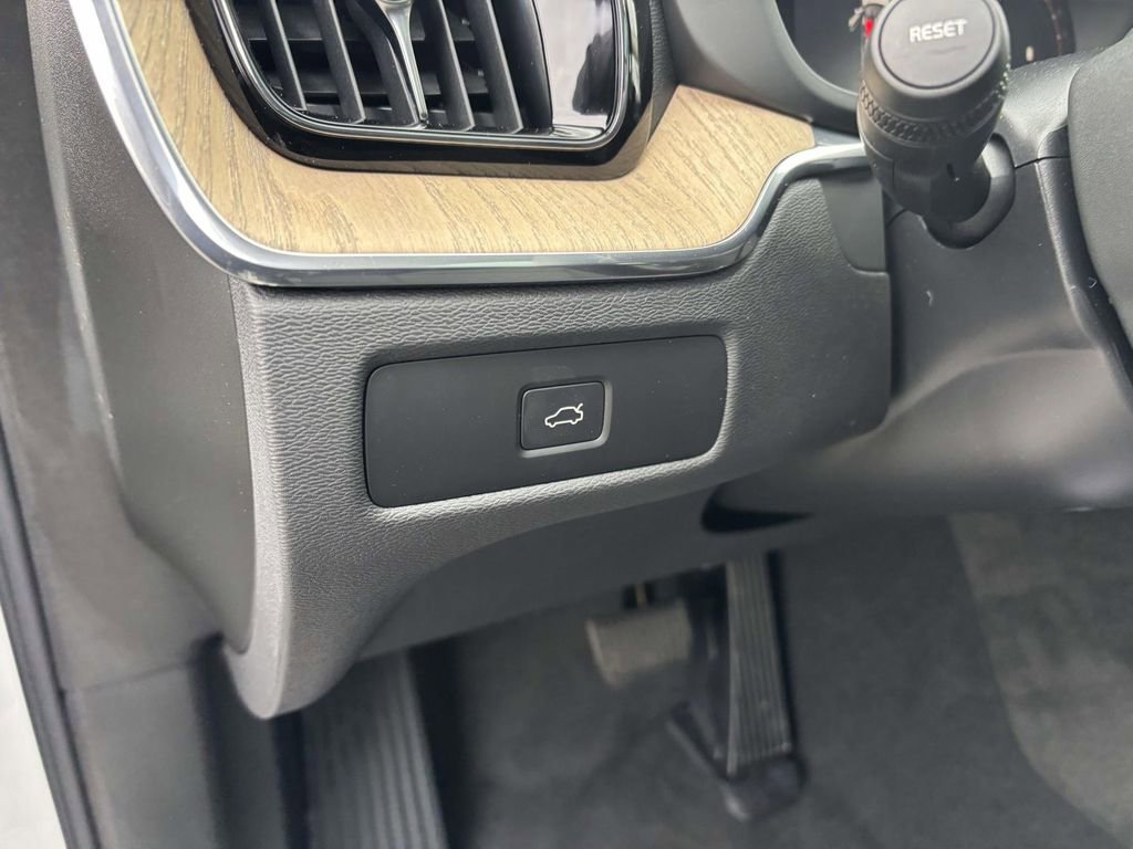 New 2026 Volvo XC60 B5 Plus w/ Protection Package Premier image 14