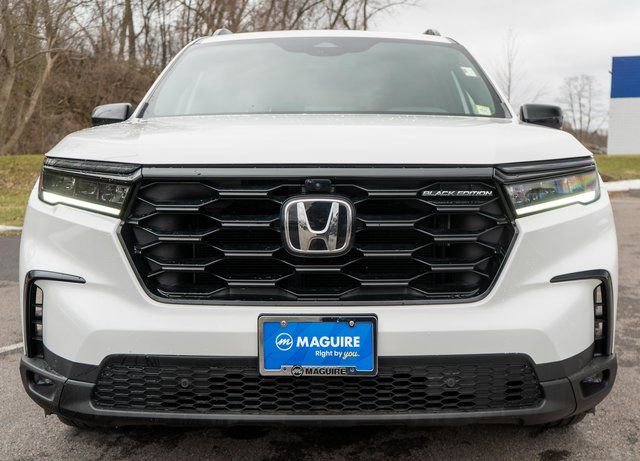 Used 2025 Honda Pilot Black Edition image 3