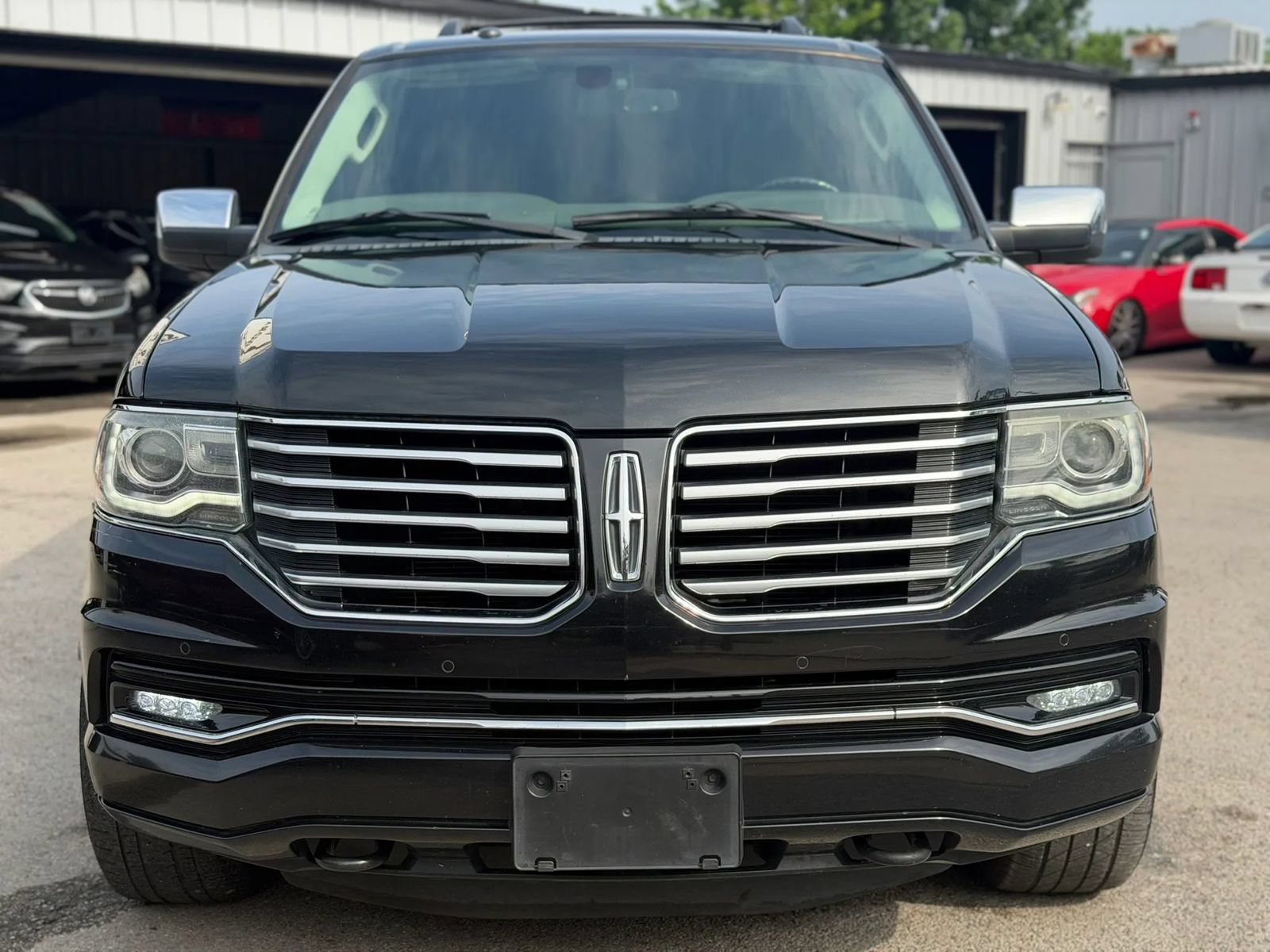 Used 2015 Lincoln Navigator 4WD image 2