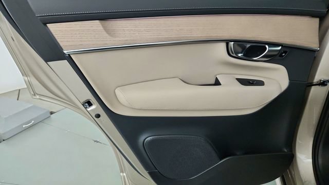New 2026 Volvo XC90 T8 Plus w/ Protection Package Premier AWD/4WD image 27