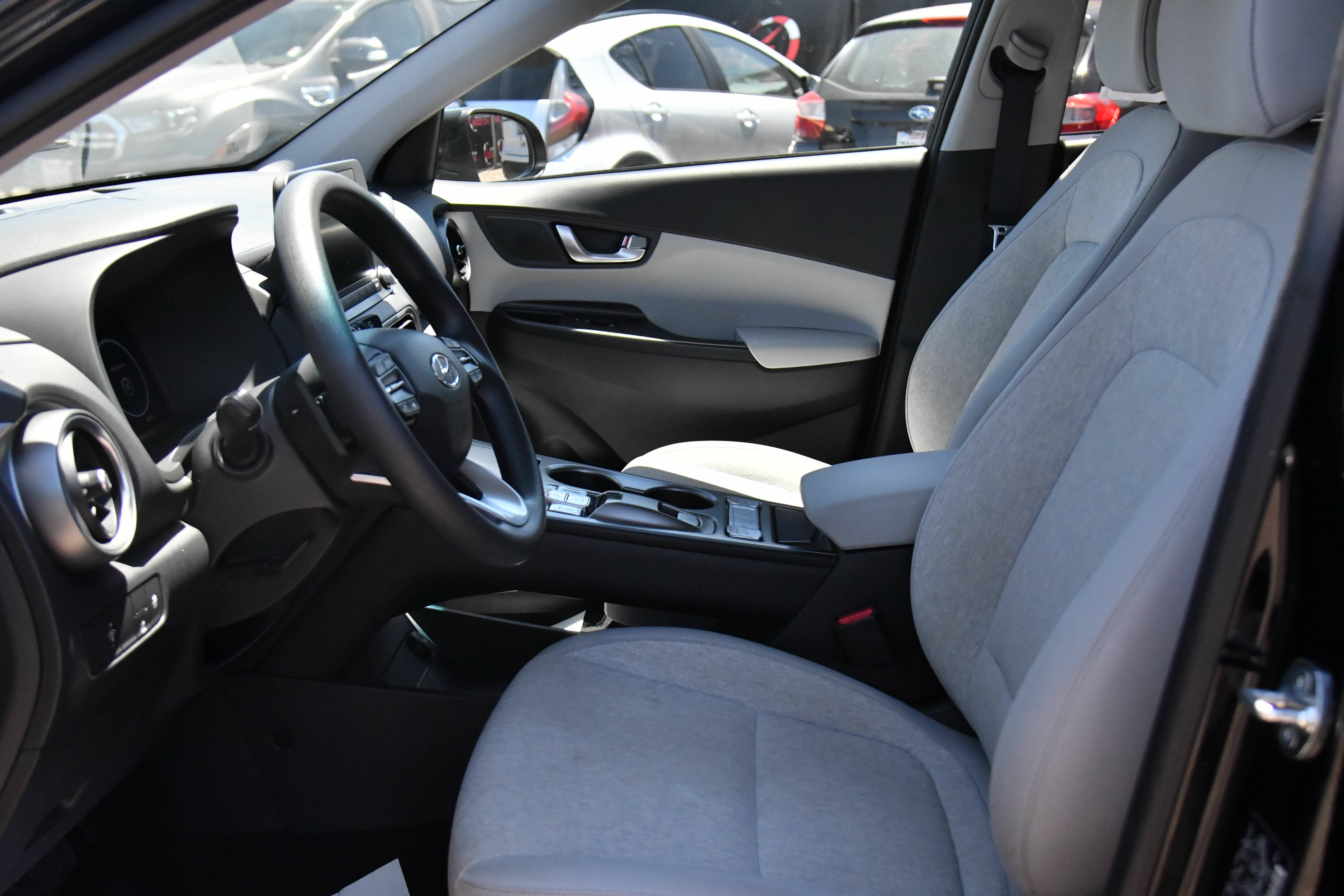 Used 2023 Hyundai Kona SE w/ Cargo Package FWD image 18