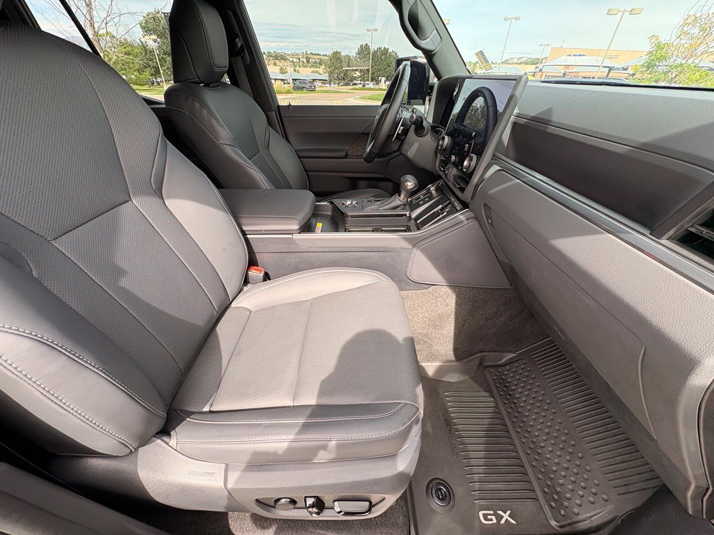 Used 2025 Lexus GX 550 w/ Accessory Package (2T) AWD/4WD image 36
