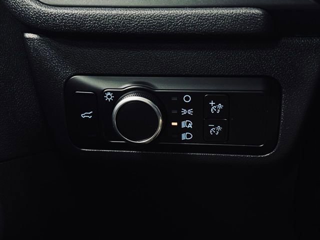 Used 2022 Ford Escape SE w/ SE Sport Appearance Package image 29