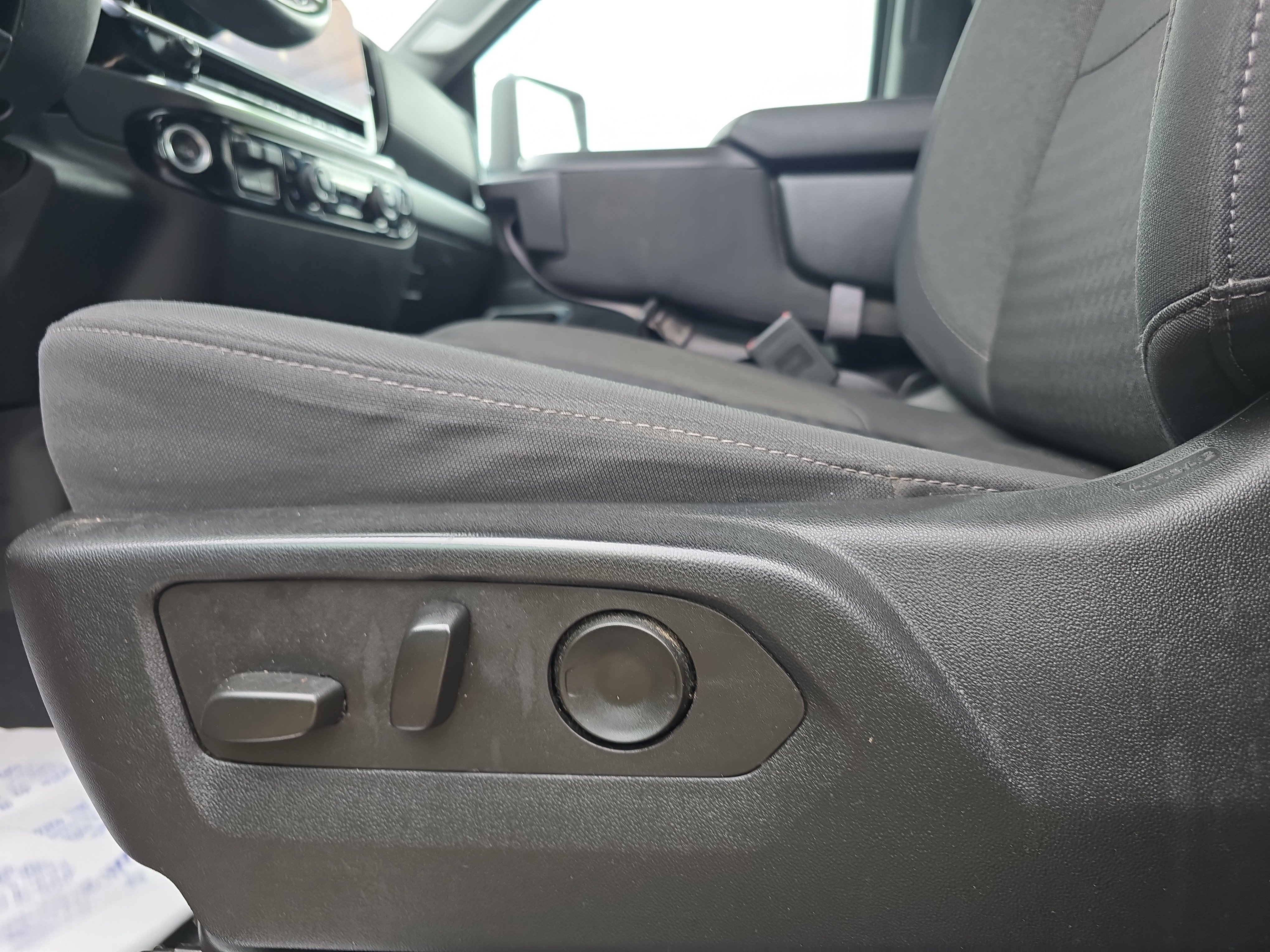 Used 2024 Chevrolet Silverado 2500 LT image 15