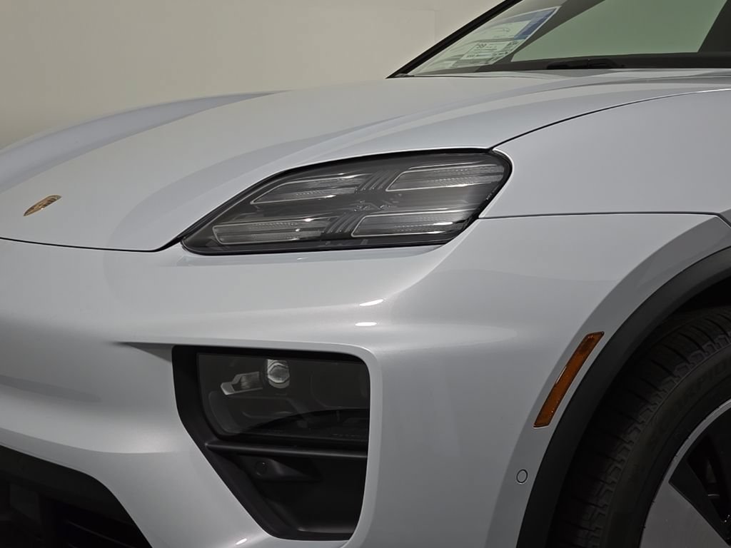 Certified 2025 Porsche Macan Electric RWD image 12